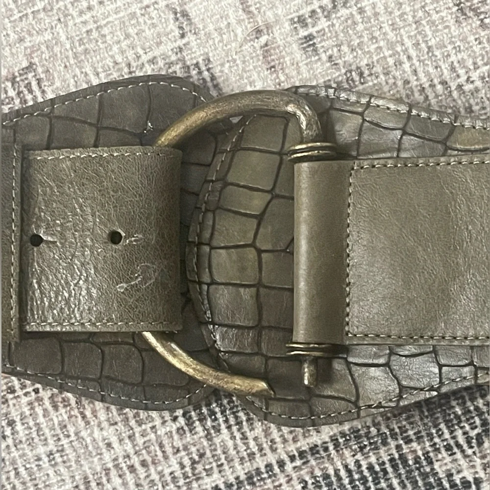 Y2K Unbranded Wide Olive genuine leather Crocodile Pattern Belt size S